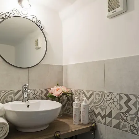 Apartment Casa Rosa Al Molo By Wonderful Italy